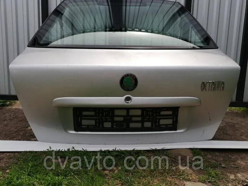 Кришка багажника Skoda Octavia Tour ліфтбек 1U6827023 1U6827023 фото