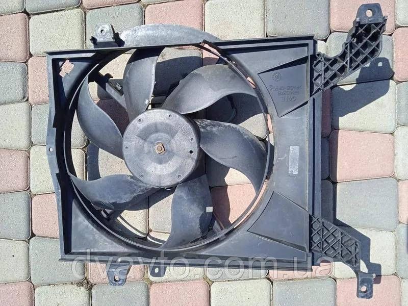 Вентилятор радіатора Mitsubishi Carisma M882398 M882398 фото