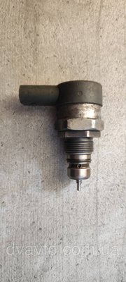 Регулятор тиску палива в паливній рейці Volkswagen Crafter 057130764N 057130764N фото